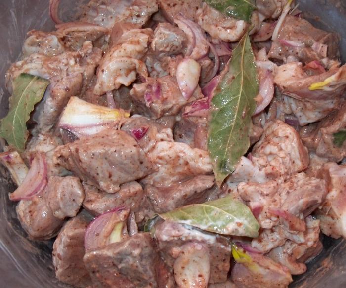 วิธีการเตรียมหมักสำหรับ shish kebab สำหรับเนื้อวัว