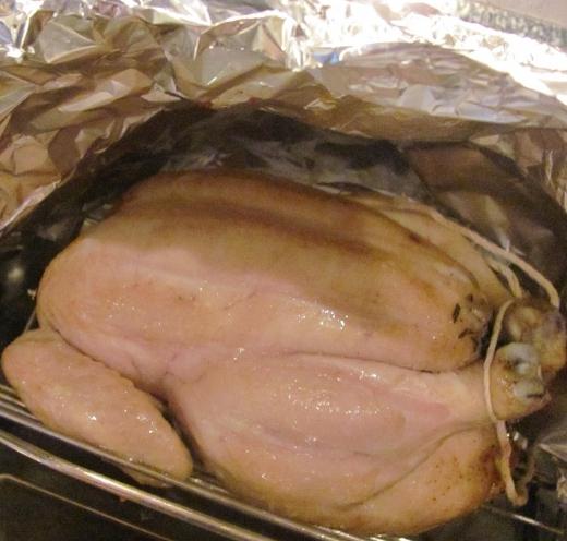 วิธีการอบไก่ในเตาอบในกระดาษฟอยล์: สูตรทีละขั้นตอน