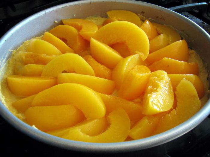 ลูกพีชผลไม้แช่อิ่มสำหรับสูตรทำอาหารในช่วงฤดูหนาว