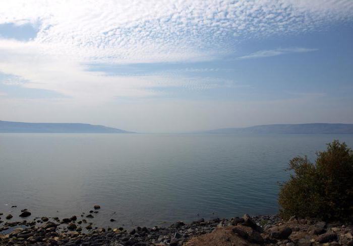 ทะเลสาบ Tiberias เป็นแหล่งน้ำจืดที่ใหญ่ที่สุด สถานที่ท่องเที่ยวของทะเลสาบ Tiberias