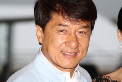 Jackie Chan อายุเท่าไรและข้อเท็จจริงอื่น ๆ จากชีวิตส่วนตัวของนักแสดง