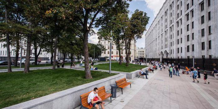 Arbat Square ในประวัติศาสตร์ของมอสโกและวันนี้