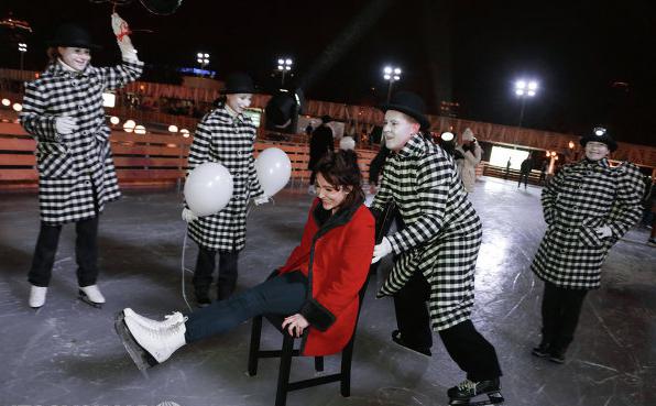 สเก็ตลานสเก็ตใน Gorky Park: ภาพและความคิดเห็น