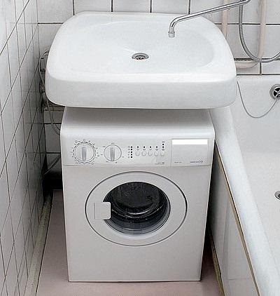 เครื่องซักผ้าขนาดเล็กภายใต้อ่างล้างจาน